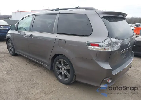 2012 Toyota Sienna Se 8 Passenger z USA, uszkodzony, nr VIN 5TDXK3DC9CS209608